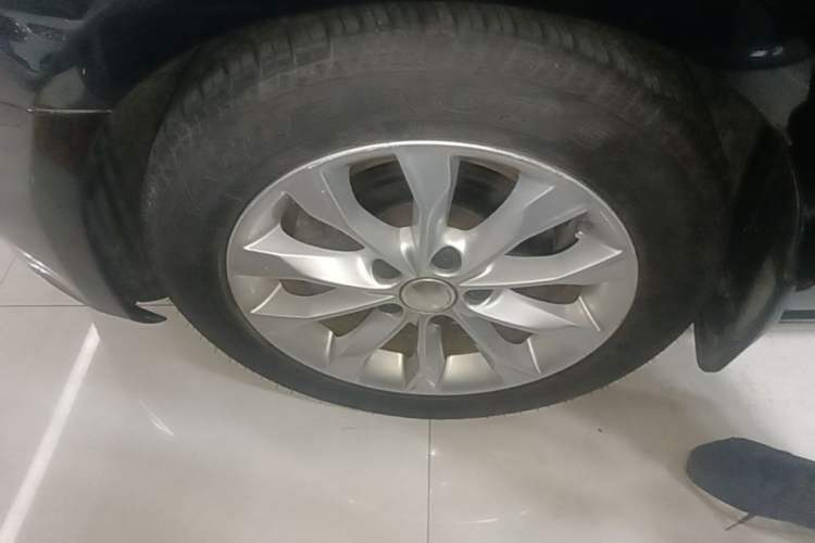 Used Volkswagen Golf 2012 1.4 TSI BlueMotion Edition Left Front Wheel Hub