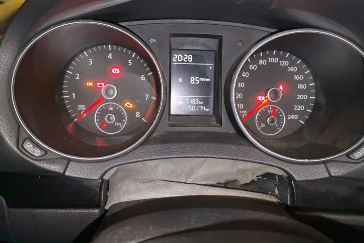 Used Volkswagen Golf 2012 1.4 TSI Manual Comfort Edition Odometer Close Up