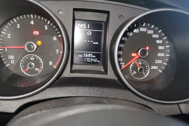 Used Volkswagen Golf 2012 1.6 Manual Comfort Edition Odometer Close Up