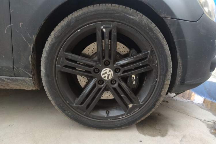 Used Volkswagen Golf 2012 1.4 TSI Automatic Comfort Edition Right Front Wheel Hub