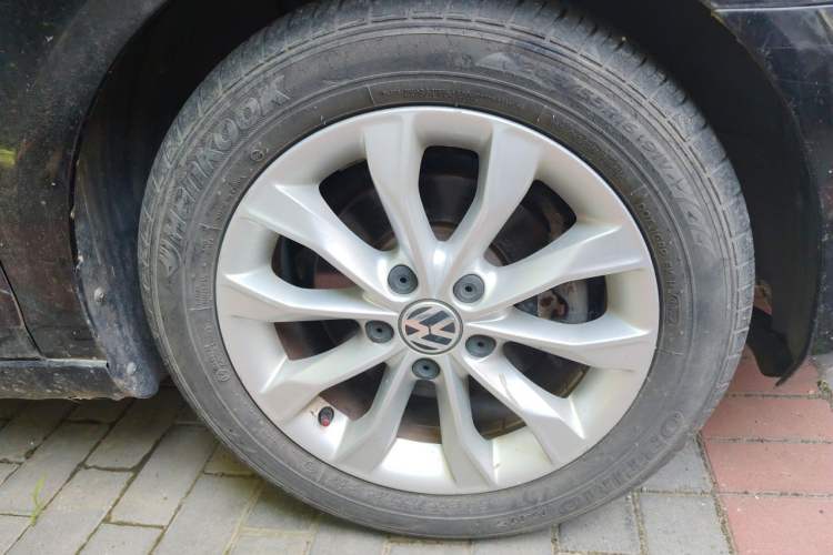 Used Volkswagen Golf 2012 1.6L Automatic Comfort Model Right Front Wheel Hub