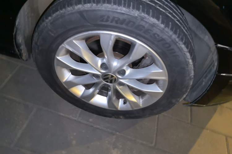 Used Volkswagen Golf 2012 1.4 TSI Manual Comfort Edition Right Front Wheel Hub