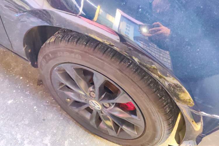Used Volkswagen Golf 2012 1.4 TSI Automatic Comfort Edition Right Front Wheel Hub