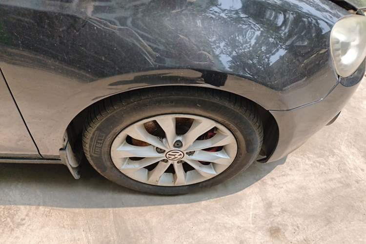 Used Volkswagen Golf 2012 1.4 TSI Automatic Comfort Edition Right Front Wheel Hub