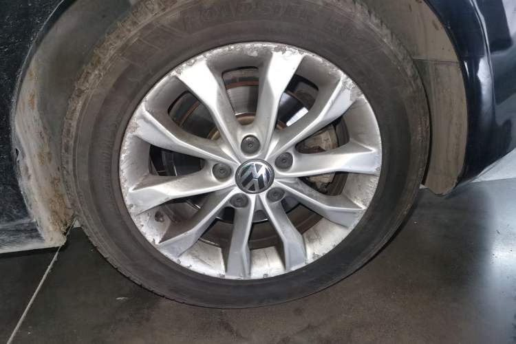 Used Volkswagen Golf 2012 1.6 Manual Comfort Edition Right Front Wheel Hub