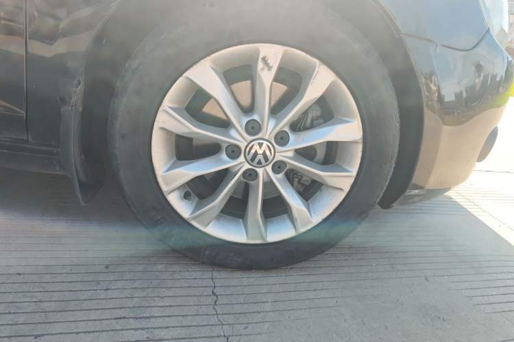 Used Volkswagen Golf 2012 1.4 TSI Manual Comfort Edition Right Front Wheel Hub