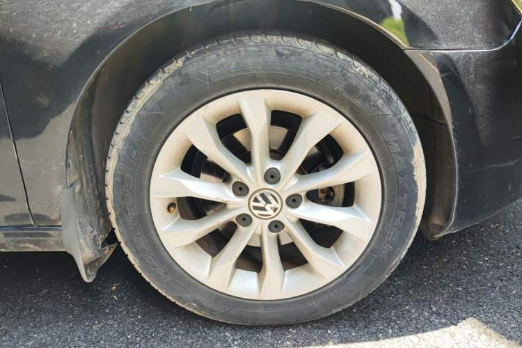 Used Volkswagen Golf 2012 1.6L Automatic Comfort Model Right Front Wheel Hub