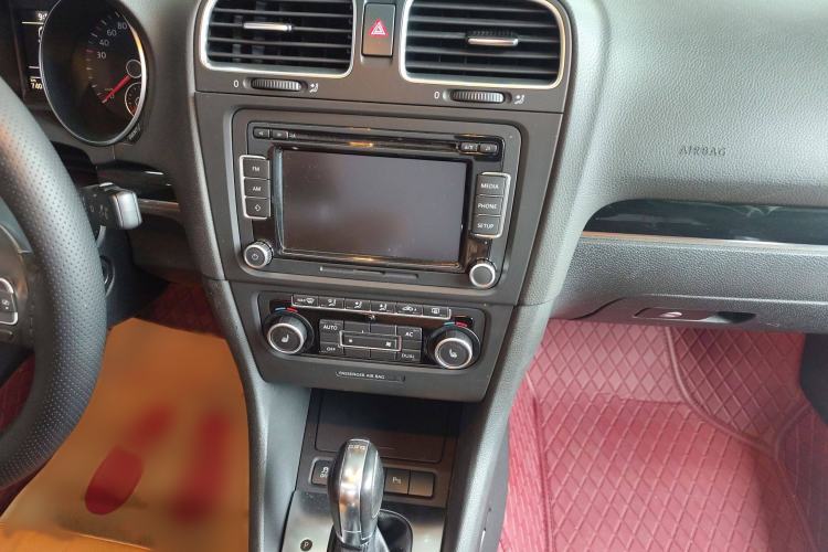 Used Volkswagen Golf 2012 1.4TSI Luxury Convertible Edition Audio And AC Panel