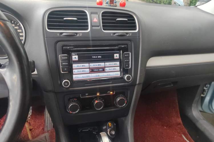 Used Volkswagen Golf 2012 1.4 TSI BlueMotion Edition Audio And AC Panel