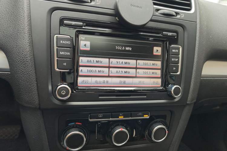 Used Volkswagen Golf 2012 1.4 TSI BlueMotion Edition Audio And AC Panel