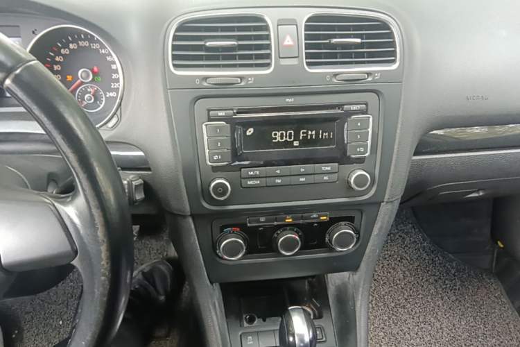 Used Volkswagen Golf 2012 1.6L Automatic Comfort Model Audio And AC Panel