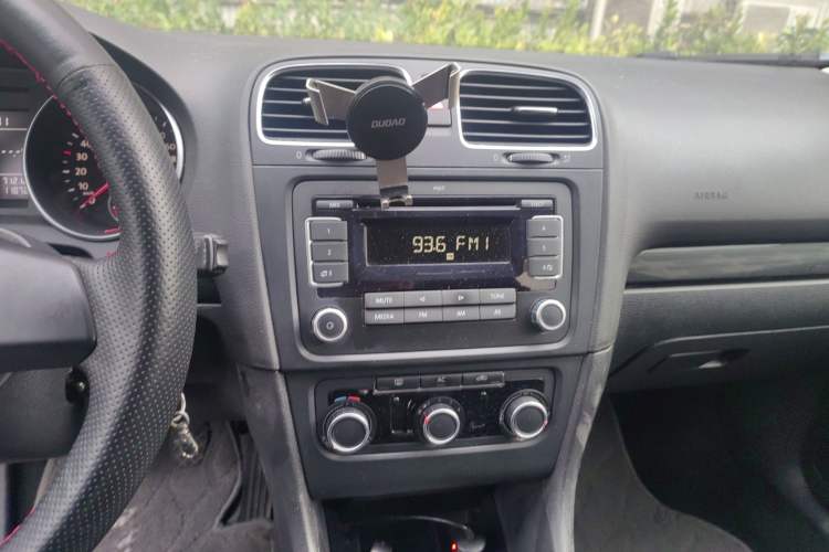 Used Volkswagen Golf 2012 1.6 Manual Comfort Edition Audio And AC Panel