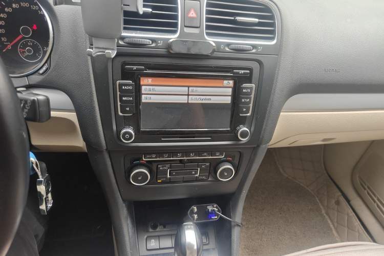 Used Volkswagen Golf 2012 1.4TSI Automatic Luxury Edition Audio And AC Panel