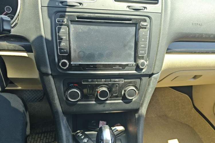 Used Volkswagen Golf 2012 1.4 TSI Automatic Comfort Edition Audio And AC Panel