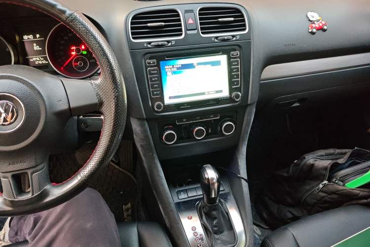 Used Volkswagen Golf 2012 1.6L Automatic Fashion Model Audio And AC Panel
