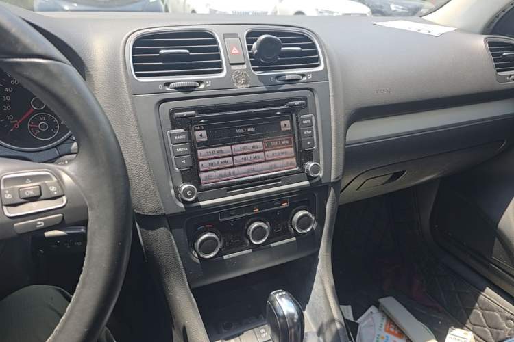 Used Volkswagen Golf 2012 1.4 TSI BlueMotion Edition Audio And AC Panel