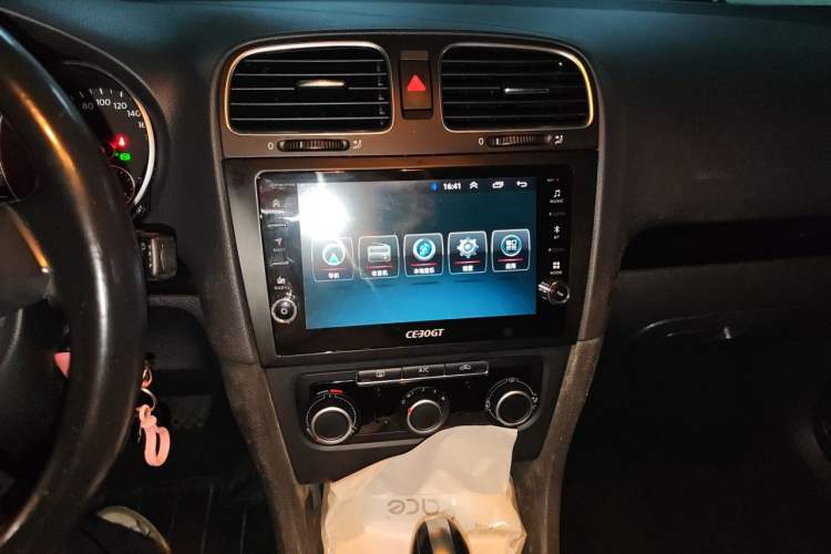 Used Volkswagen Golf 2012 1.6L Automatic Comfort Model Audio And AC Panel
