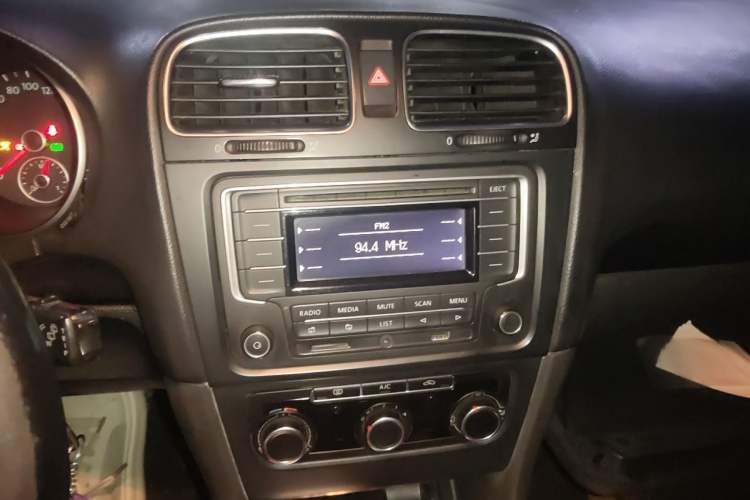 Used Volkswagen Golf 2012 1.4 TSI Automatic Comfort Edition Audio And AC Panel