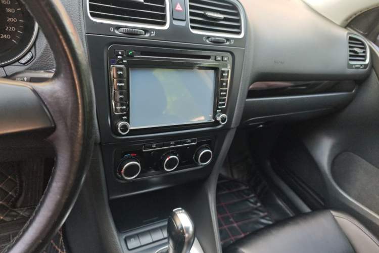 Used Volkswagen Golf 2012 1.4 TSI Automatic Comfort Edition Audio And AC Panel