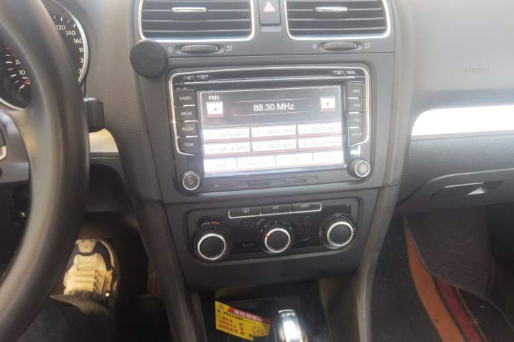 Used Volkswagen Golf 2012 1.4 TSI BlueMotion Edition Audio And AC Panel