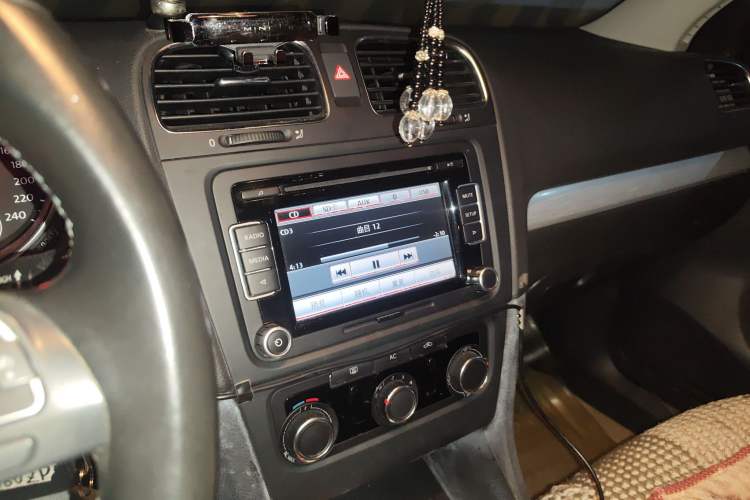 Used Volkswagen Golf 2012 1.4TSI Automatic Luxury Edition Audio And AC Panel