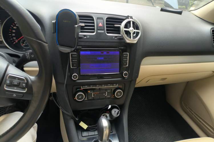 Used Volkswagen Golf 2012 1.4TSI Automatic Luxury Edition Audio And AC Panel