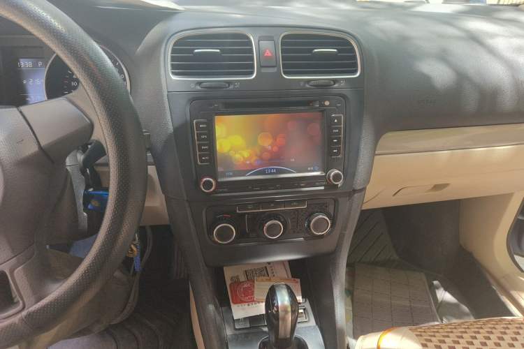 Used Volkswagen Golf 2012 1.6L Automatic Fashion Model Audio And AC Panel