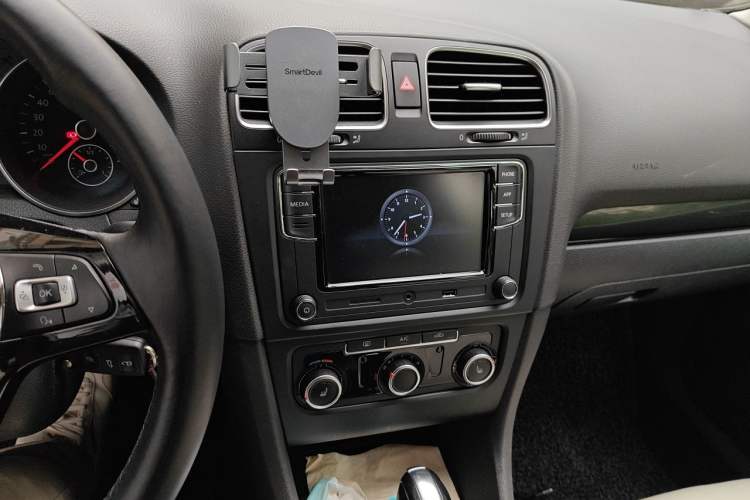 Used Volkswagen Golf 2012 1.6L Automatic Comfort Model Audio And AC Panel