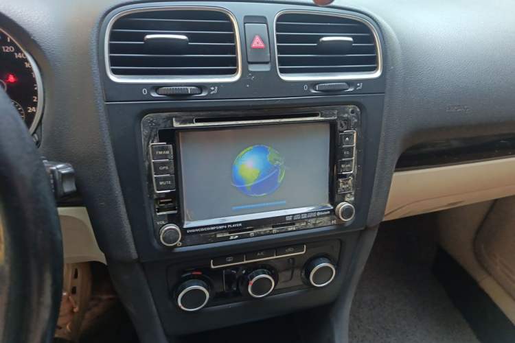 Used Volkswagen Golf 2012 1.6 Manual Comfort Edition Audio And AC Panel