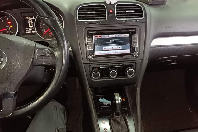 Used Volkswagen Golf 2012 1.4 TSI Automatic Comfort Edition Audio And AC Panel