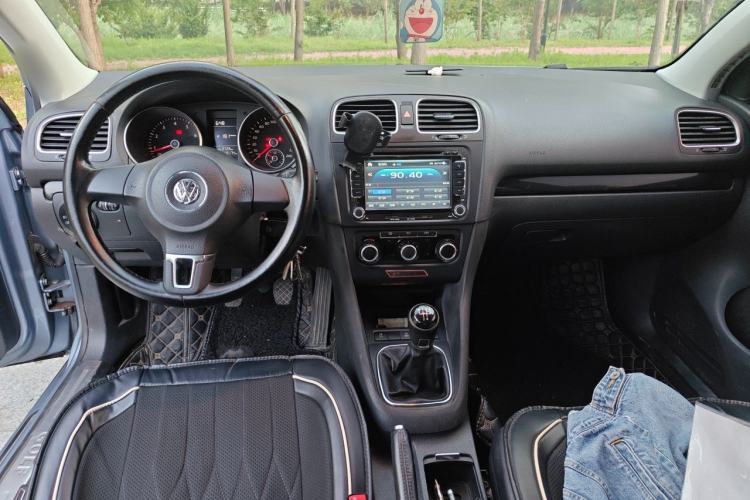Used Volkswagen Golf 2012 1.4 TSI Manual Comfort Edition Center Console