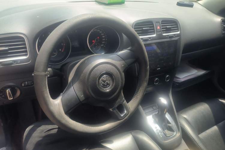 Used Volkswagen Golf 2012 1.4 TSI Automatic Comfort Edition Center Console