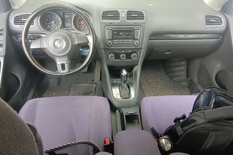 Used Volkswagen Golf 2012 1.6L Automatic Comfort Model Center Console