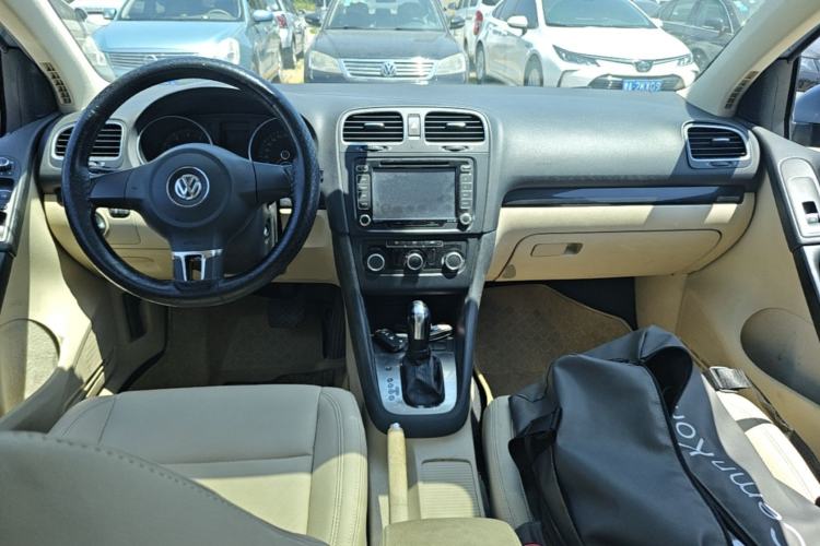 Used Volkswagen Golf 2012 1.4 TSI Automatic Comfort Edition Center Console