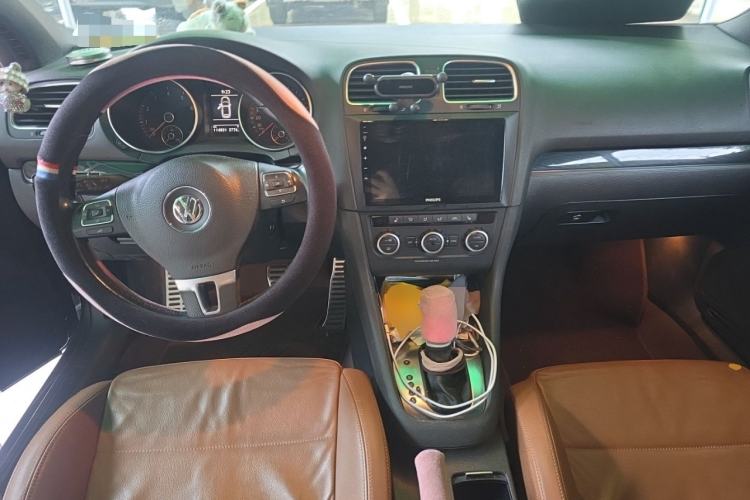 Used Volkswagen Golf 2012 1.4TSI Luxury Convertible Edition Center Console