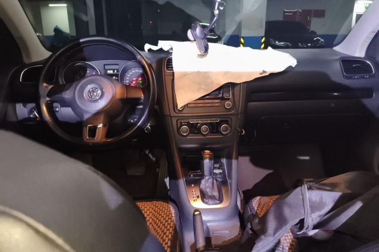 Used Volkswagen Golf 2012 1.4 TSI Automatic Comfort Edition Center Console
