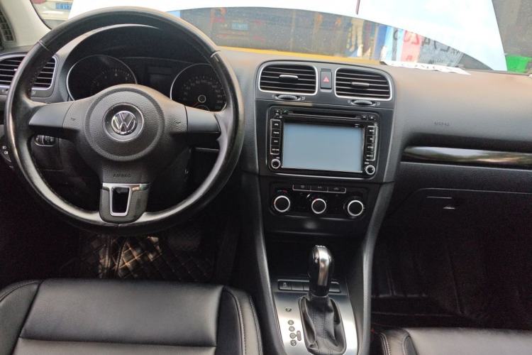 Used Volkswagen Golf 2012 1.4 TSI Automatic Comfort Edition Center Console