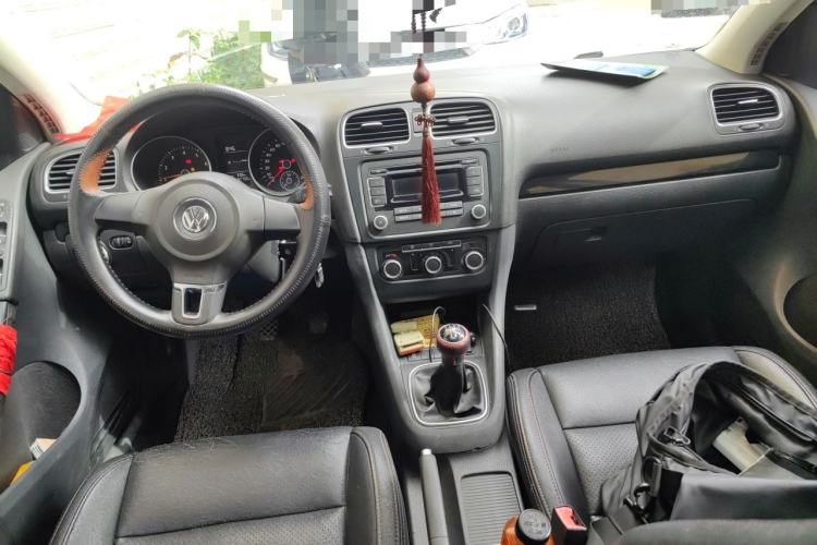 Used Volkswagen Golf 2012 1.6 Manual Comfort Edition Center Console