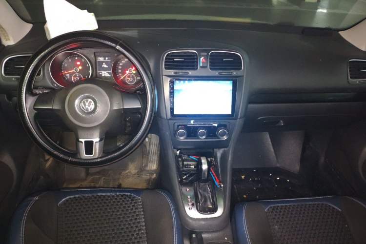 Used Volkswagen Golf 2012 1.6L Automatic Comfort Model Center Console