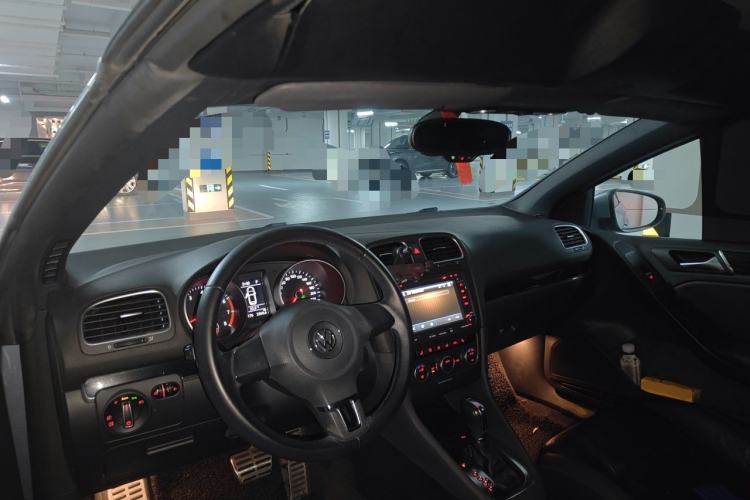Used Volkswagen Golf 2012 1.4TSI Comfort Convertible Edition Center Console