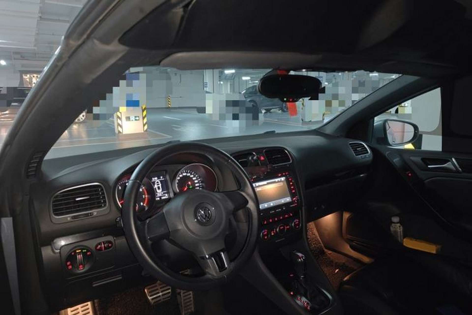 Used Volkswagen Golf 2012 1.4TSI Comfort Convertible Edition Center Console