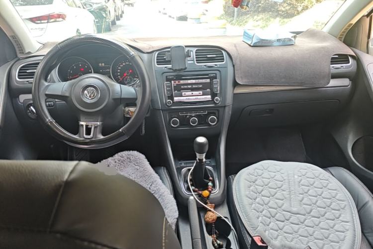 Used Volkswagen Golf 2012 1.6 Manual Fashion Edition Center Console