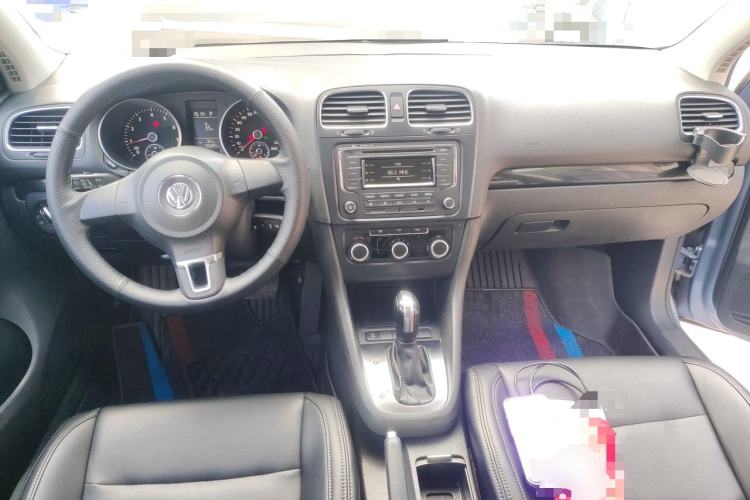 Used Volkswagen Golf 2012 1.6L Automatic Comfort Model Center Console