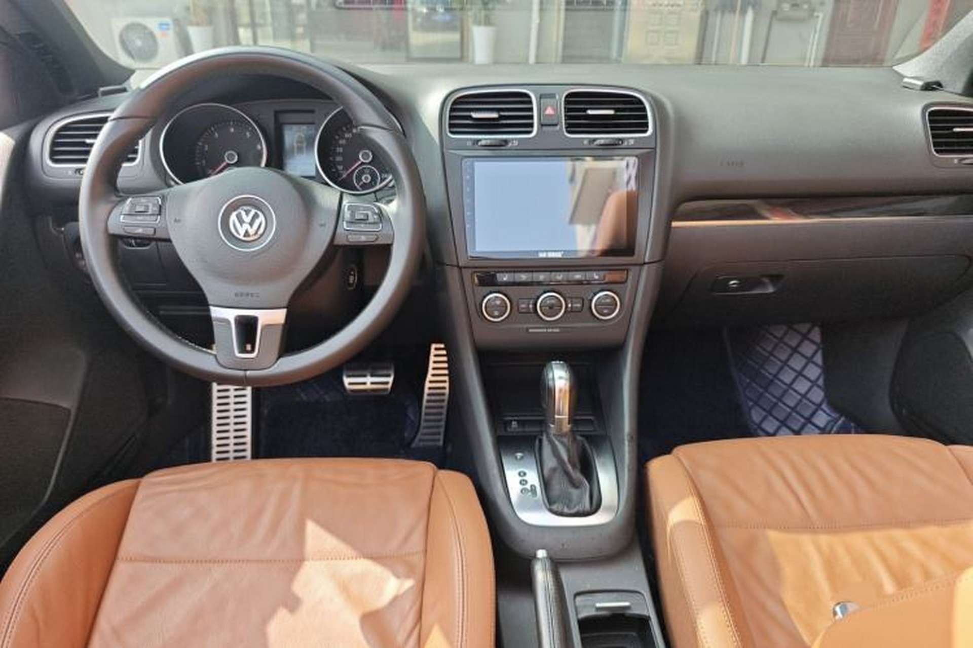 Used Volkswagen Golf 2012 1.4TSI Luxury Convertible Edition Center Console