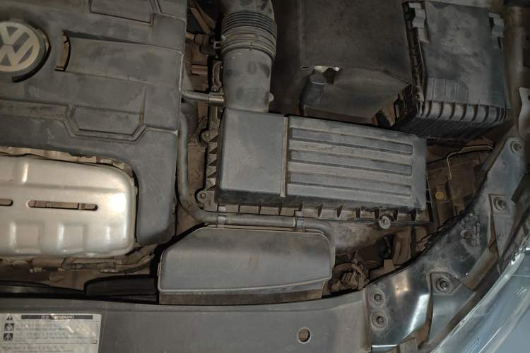 Used Volkswagen Golf 2012 1.4TSI Comfort Convertible Edition Engine Bay Left