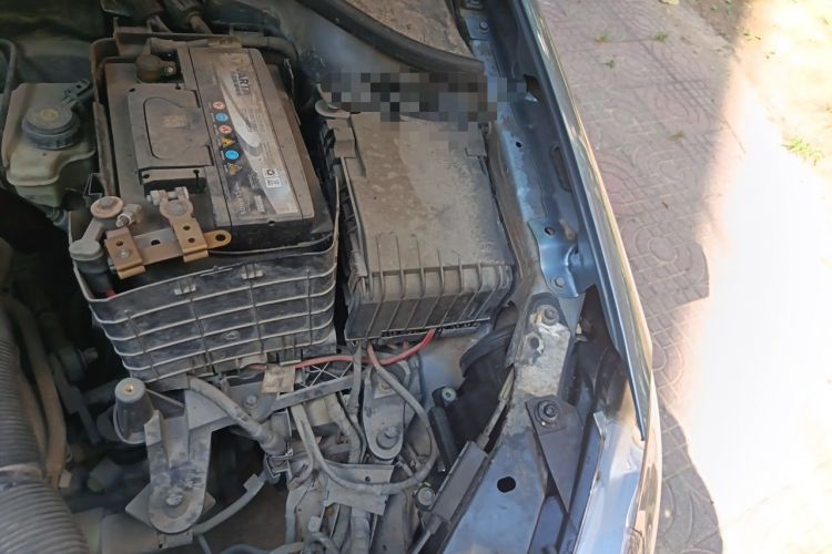 Used Volkswagen Golf 2012 1.6 Manual Comfort Edition Engine Bay Left