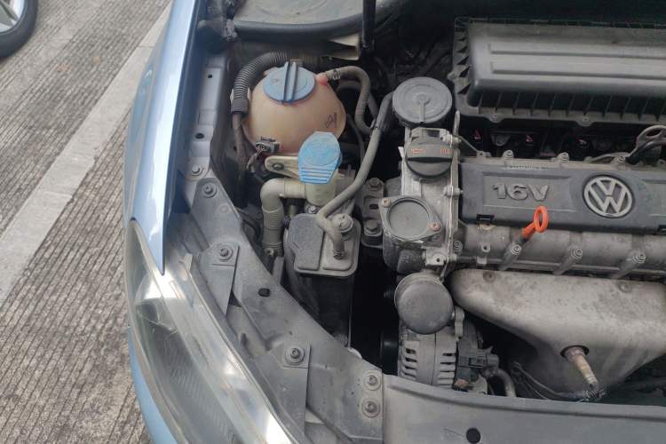 Used Volkswagen Golf 2012 1.6 Manual Comfort Edition Engine Bay Right