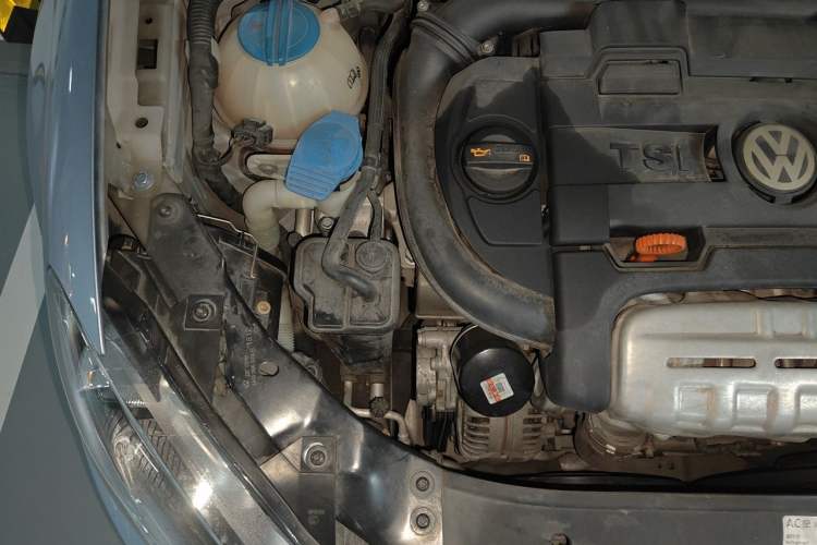 Used Volkswagen Golf 2012 1.4TSI Comfort Convertible Edition Engine Bay Right