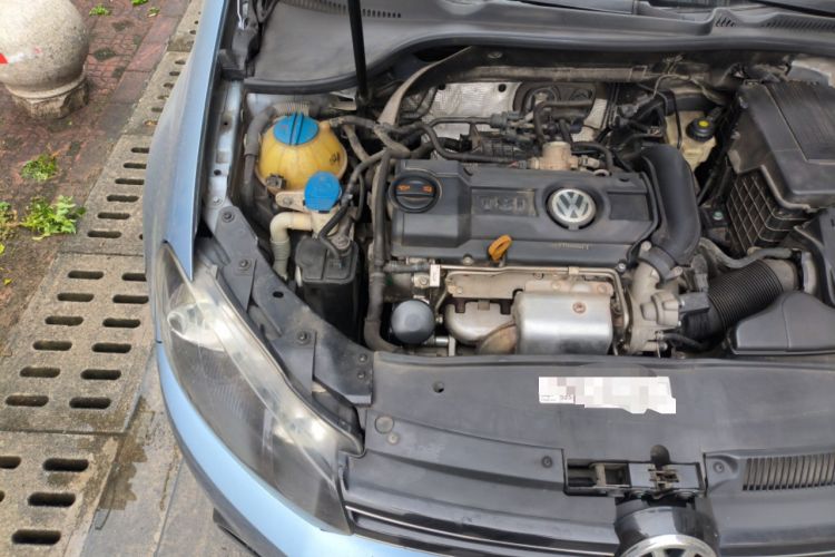 Used Volkswagen Golf 2012 1.4TSI Automatic Luxury Edition Engine Bay Right