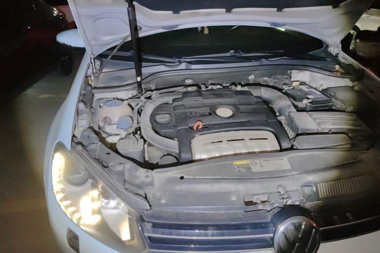 Used Volkswagen Golf 2012 1.4TSI Luxury Convertible Edition Engine Bay Right